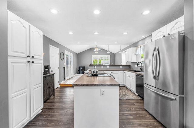 46 Rochford Cir, Springfield, MA 01128