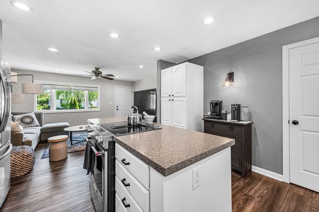 46 Rochford Cir, Springfield, MA 01128