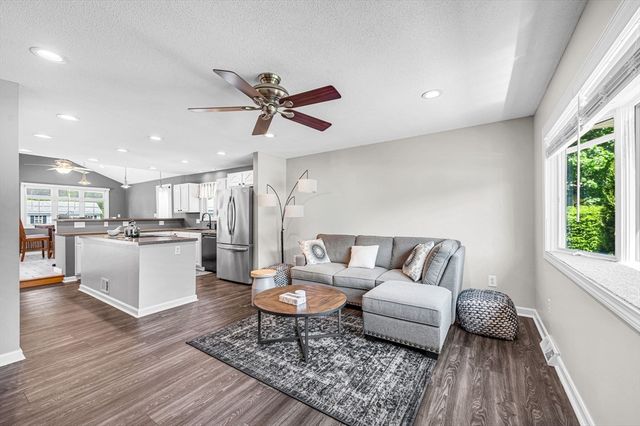 46 Rochford Cir, Springfield, MA 01128