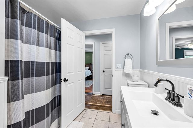 46 Rochford Cir, Springfield, MA 01128