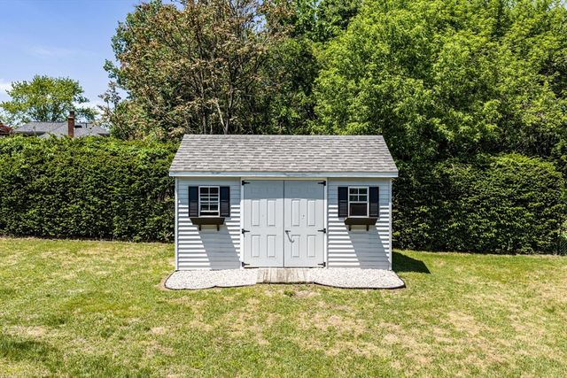 46 Rochford Cir, Springfield, MA 01128