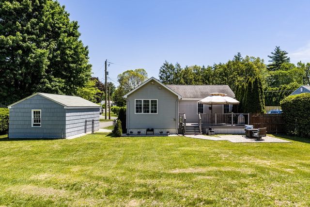 46 Rochford Cir, Springfield, MA 01128