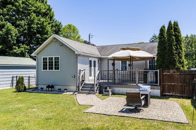 46 Rochford Cir, Springfield, MA 01128