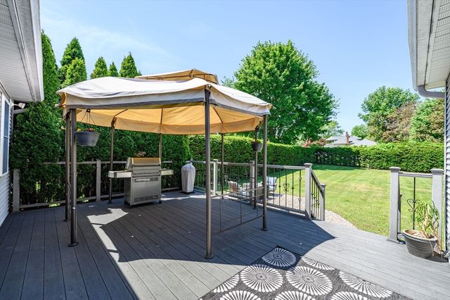 46 Rochford Cir, Springfield, MA 01128