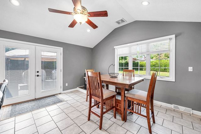46 Rochford Cir, Springfield, MA 01128