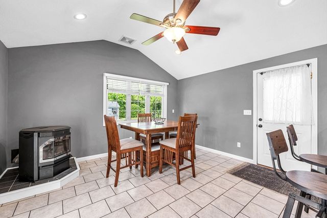 46 Rochford Cir, Springfield, MA 01128