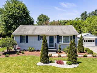 46 Rochford Cir, Springfield, MA 01128