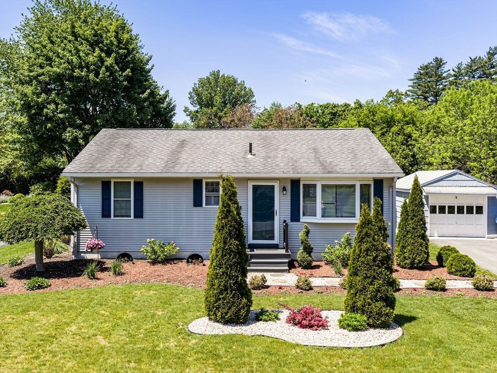 46 Rochford Cir, Springfield, MA 01128