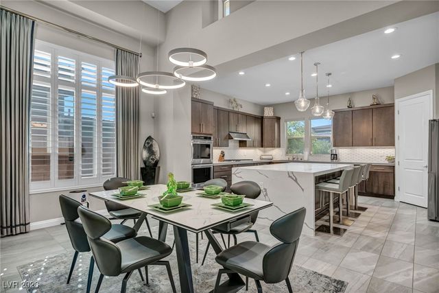 10018 Regency Square Avenue, Las Vegas, NV 89148