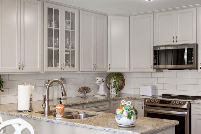 20815 Rockhill Drive, Macomb Twp, MI 48044