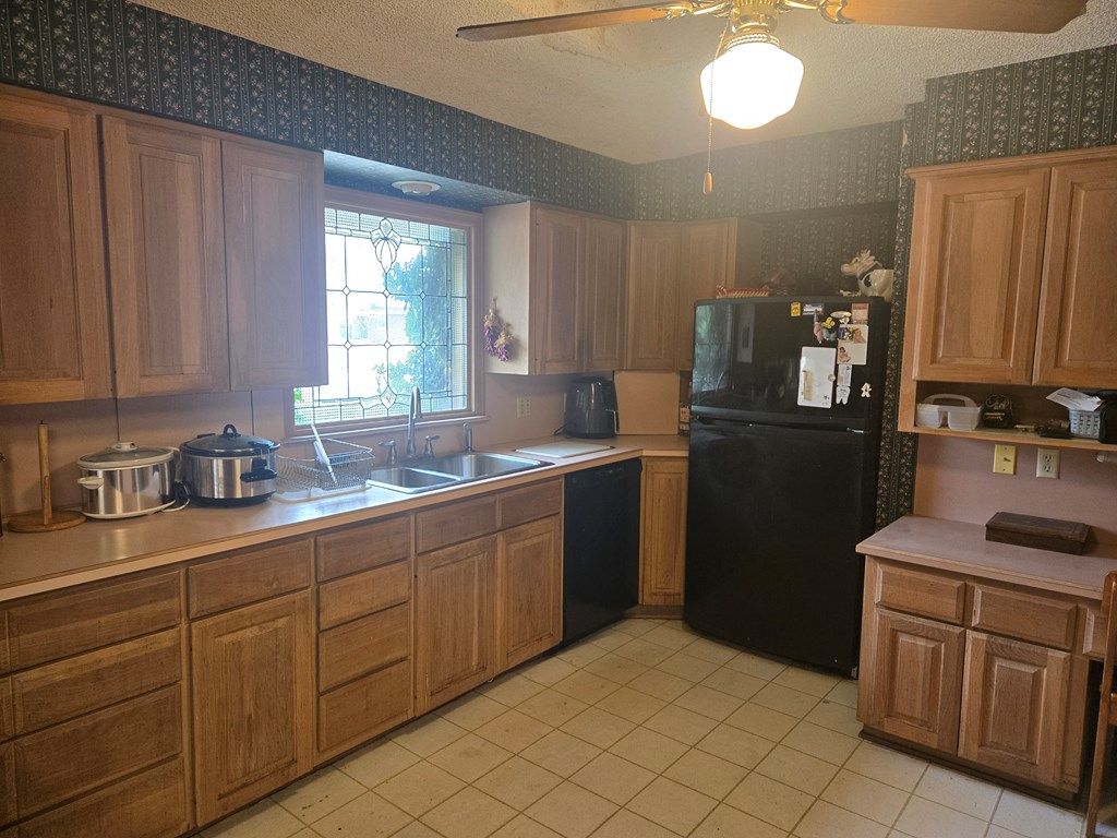 Image 11 of property listing at 2501 Oxford Ave, San Angelo, TX 76904