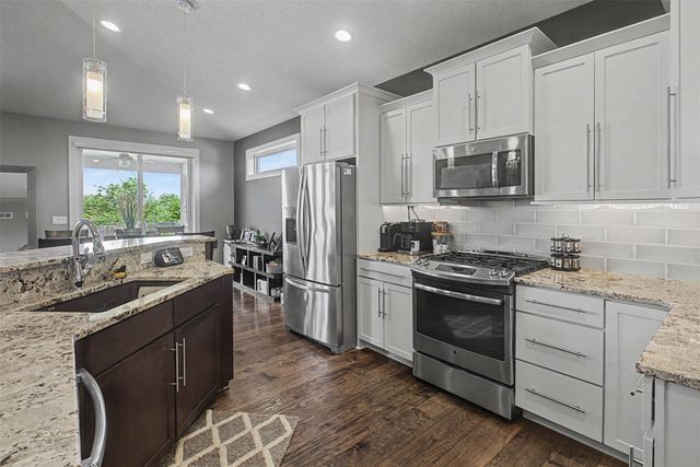 2409 NE 10th Court, Grimes, IA 50111