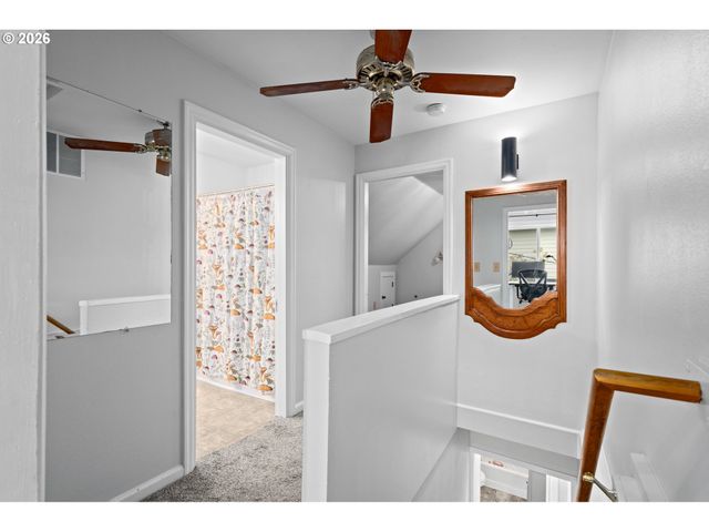 11944 Se MILL Ct, Portland, OR 97216