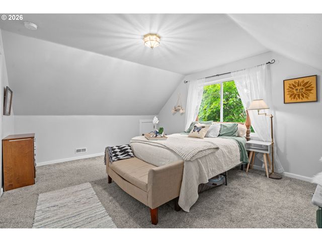 11944 Se MILL Ct, Portland, OR 97216