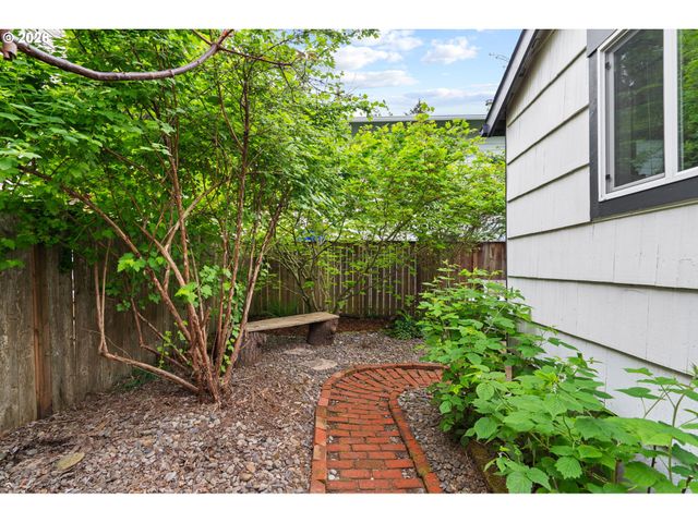 11944 Se MILL Ct, Portland, OR 97216