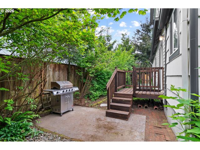 11944 Se MILL Ct, Portland, OR 97216
