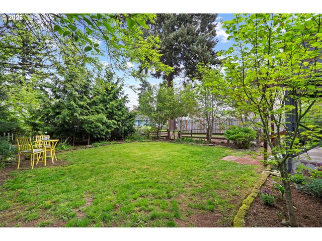 11944 Se MILL Ct, Portland, OR 97216