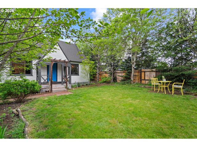 11944 Se MILL Ct, Portland, OR 97216