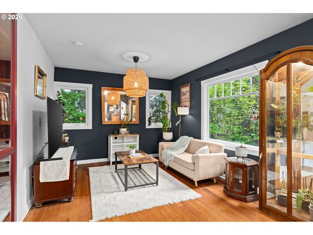 11944 Se MILL Ct, Portland, OR 97216