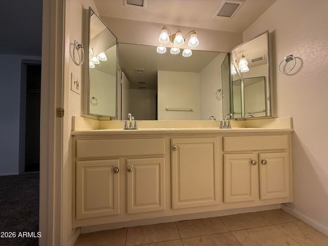 621 E CALAVAR Road, Phoenix, AZ 85022