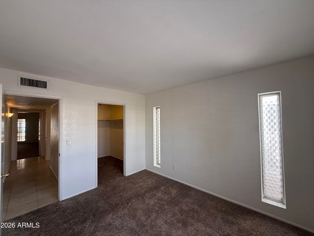 621 E CALAVAR Road, Phoenix, AZ 85022