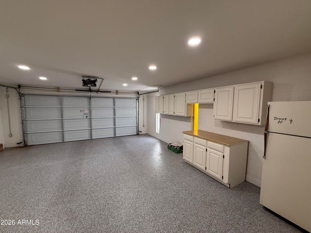 621 E CALAVAR Road, Phoenix, AZ 85022