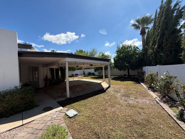 621 E CALAVAR Road, Phoenix, AZ 85022