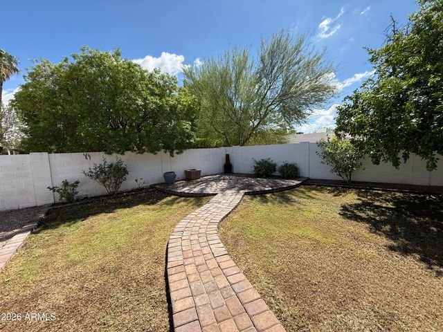621 E CALAVAR Road, Phoenix, AZ 85022