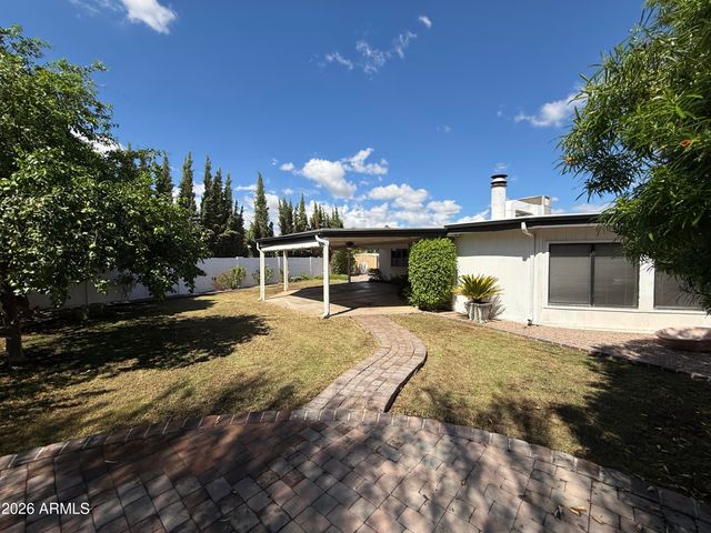 621 E CALAVAR Road, Phoenix, AZ 85022