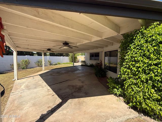 621 E CALAVAR Road, Phoenix, AZ 85022