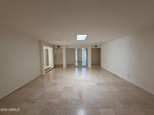 621 E CALAVAR Road, Phoenix, AZ 85022