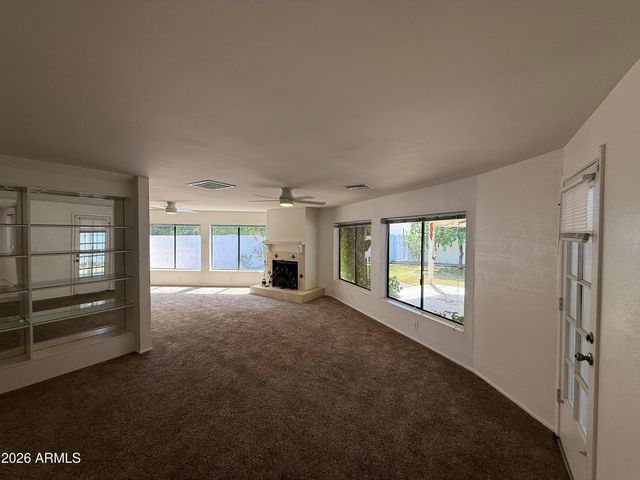 621 E CALAVAR Road, Phoenix, AZ 85022