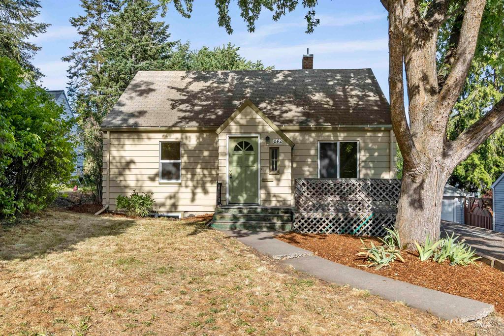242 Cherry St, Moscow, ID 83843