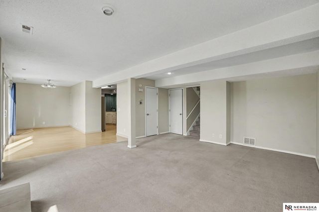 11736 Ruggles Circle, Omaha, NE 68164