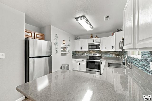 5307 Manor Ridge Dr, Pueblo, CO 81005