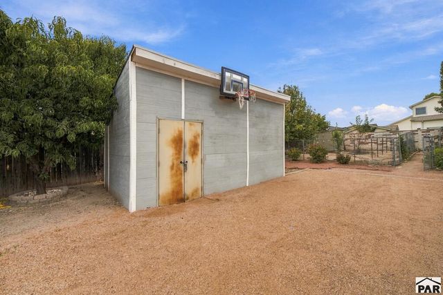 5307 Manor Ridge Dr, Pueblo, CO 81005