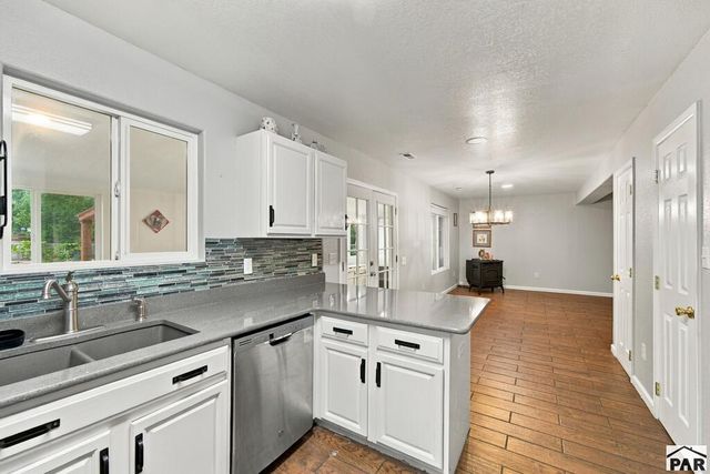 5307 Manor Ridge Dr, Pueblo, CO 81005