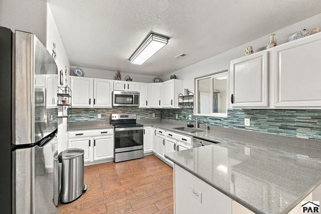 5307 Manor Ridge Dr, Pueblo, CO 81005