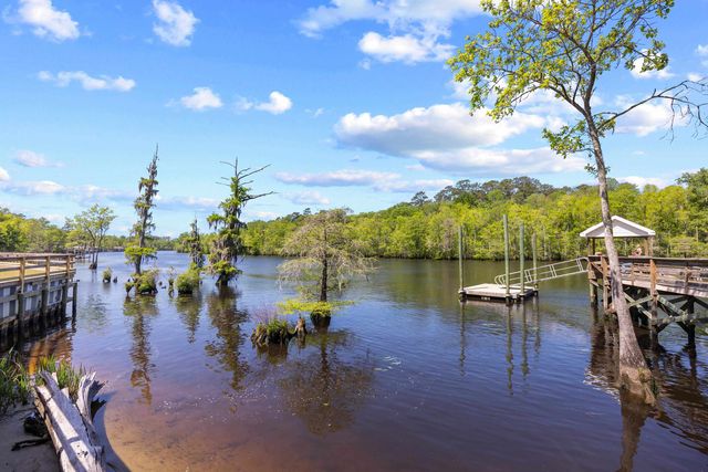 706 Riverward Dr., Myrtle Beach, SC 29588