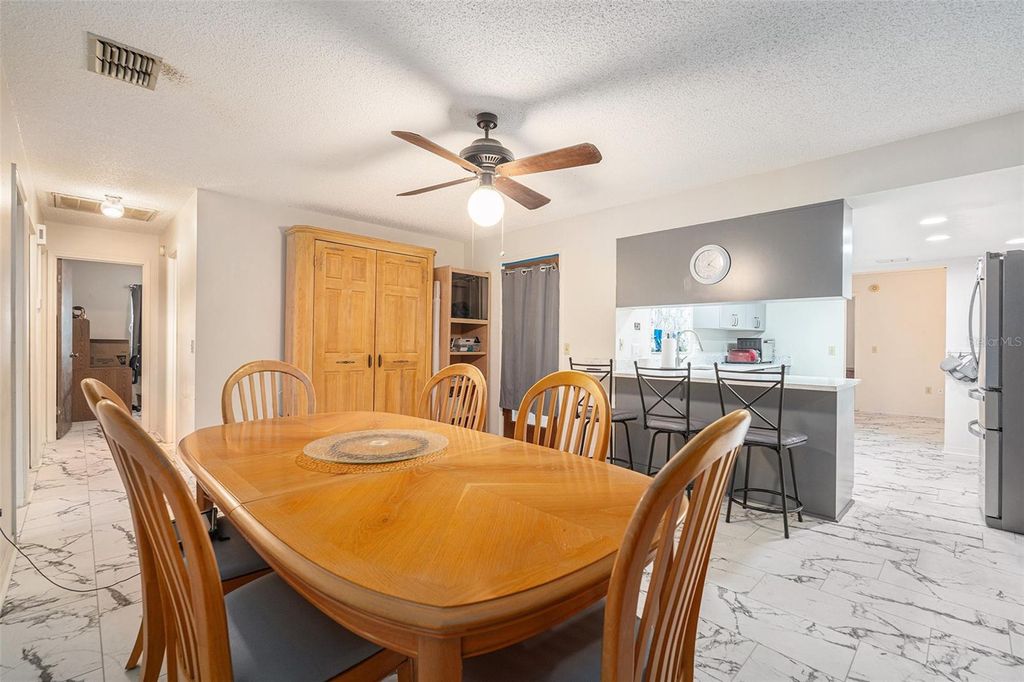 Image 11 of property listing at 3534 YALE CIRCLE, Riverview, FL 33578