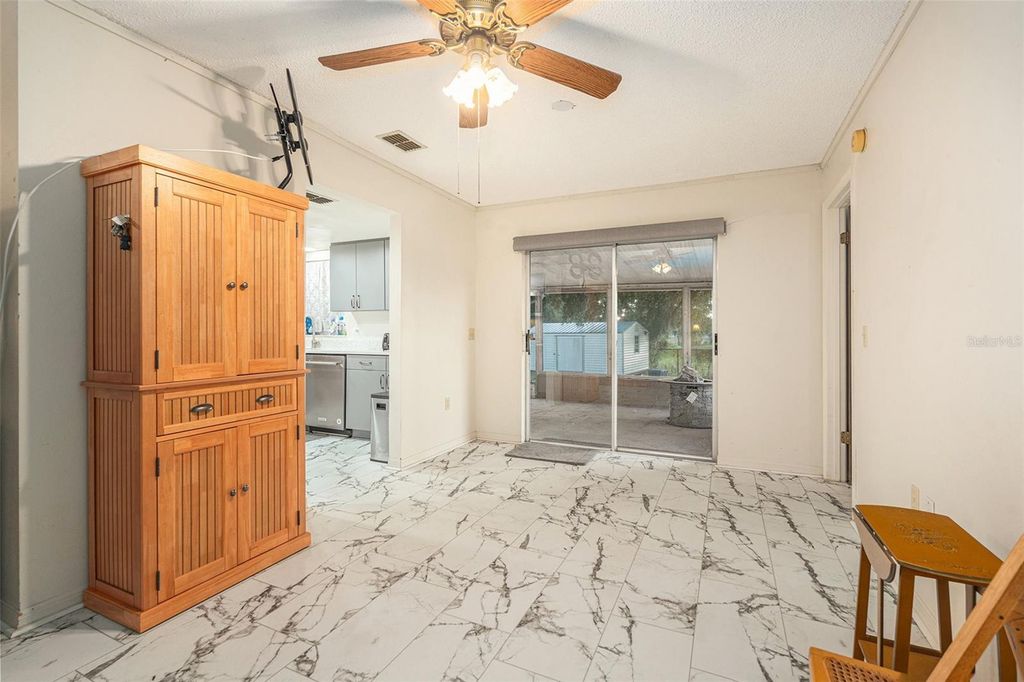 Image 15 of property listing at 3534 YALE CIRCLE, Riverview, FL 33578