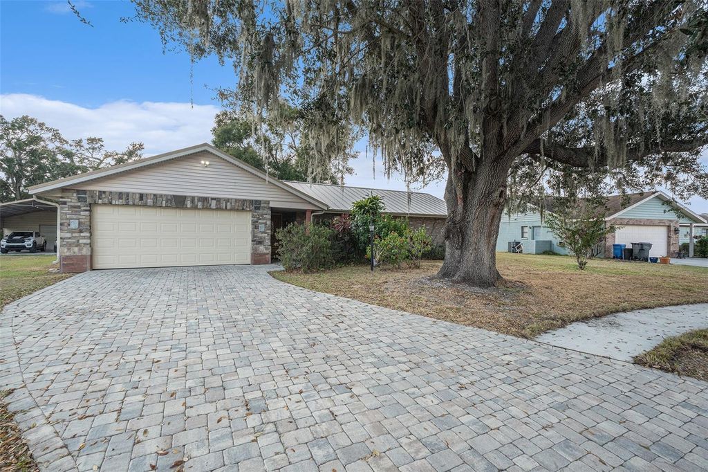 Image 3 of property listing at 3534 YALE CIRCLE, Riverview, FL 33578