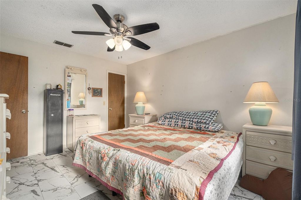 Image 23 of property listing at 3534 YALE CIRCLE, Riverview, FL 33578