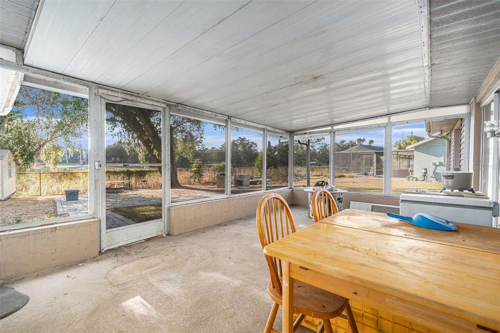 Image 28 of property listing at 3534 YALE CIRCLE, Riverview, FL 33578