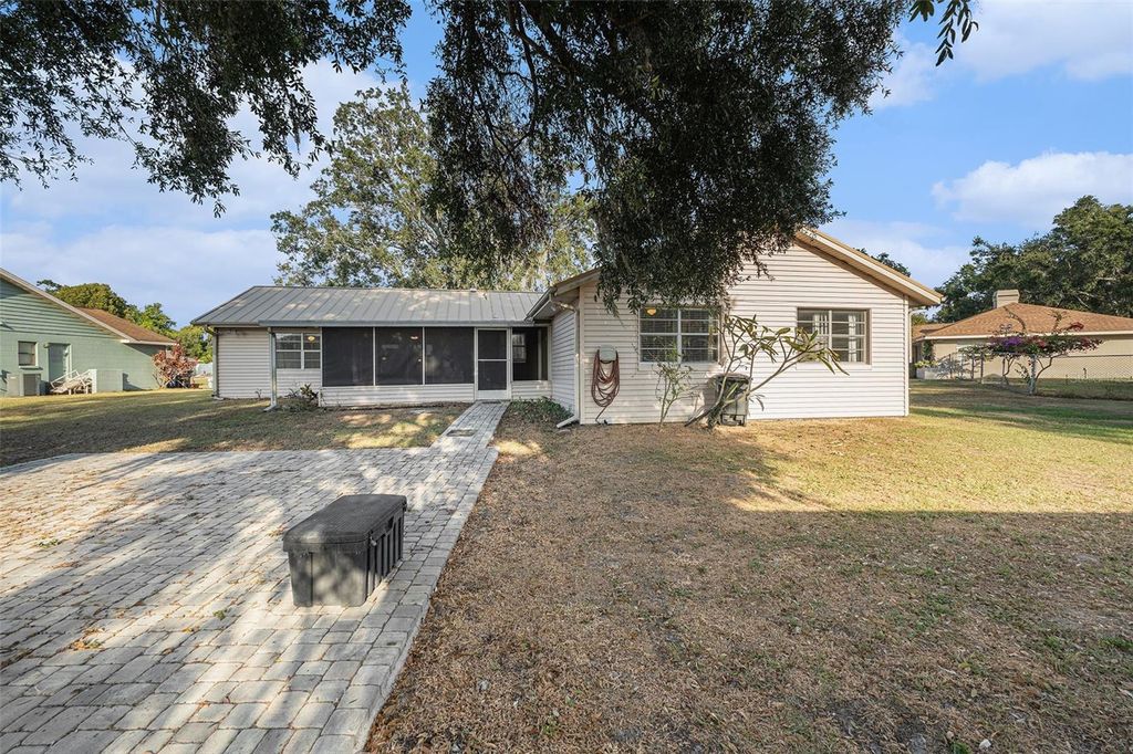 Image 32 of property listing at 3534 YALE CIRCLE, Riverview, FL 33578
