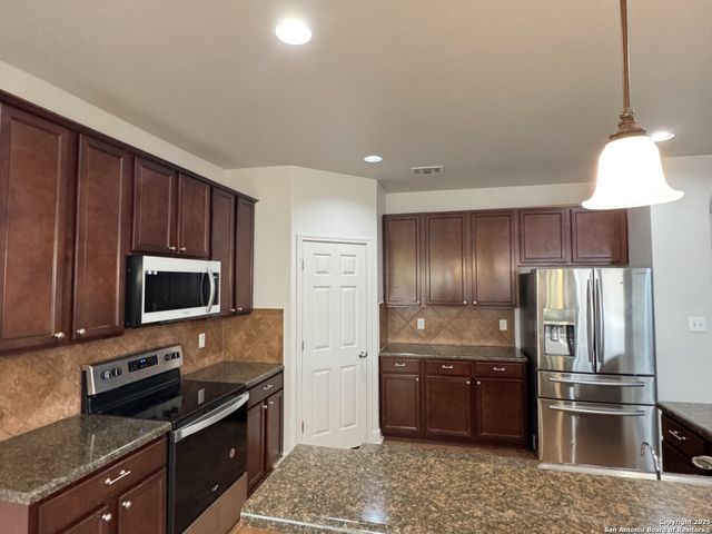 1011 Orchid Grv, San Antonio, TX 78245