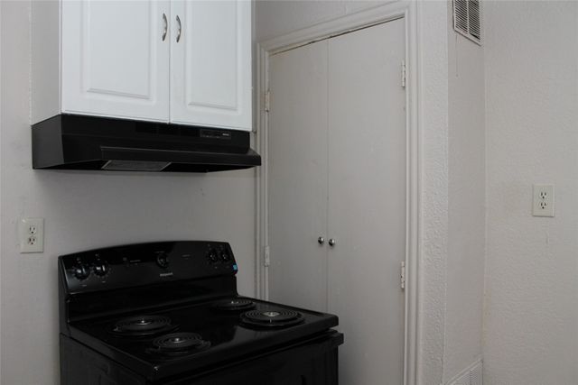 531 W Spurgeon Street, Fort Worth, TX 76115