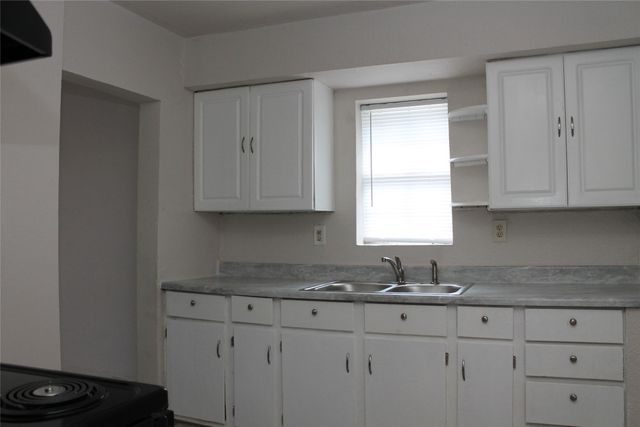 531 W Spurgeon Street, Fort Worth, TX 76115