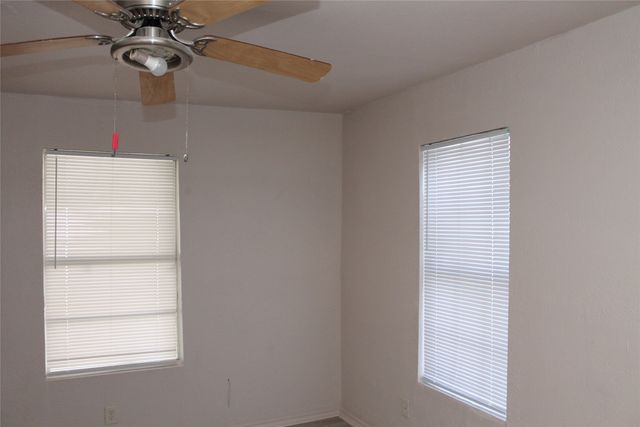 531 W Spurgeon Street, Fort Worth, TX 76115