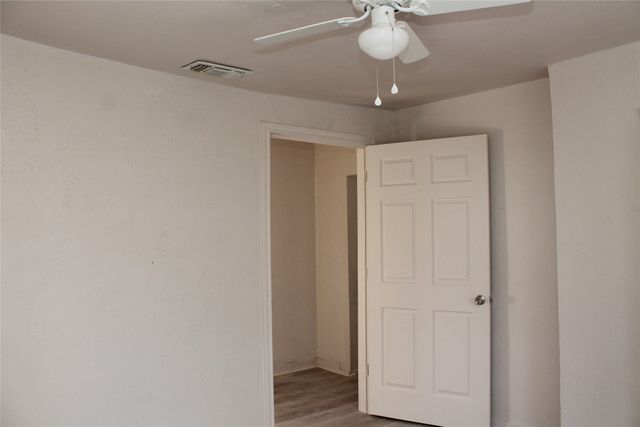 531 W Spurgeon Street, Fort Worth, TX 76115